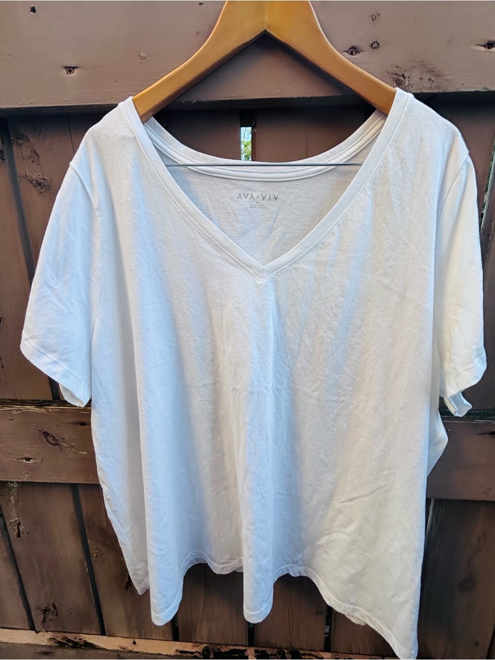 ❗️LIKE NEW❗️Ava & Viv White V-Neck Short Sleeve Tee